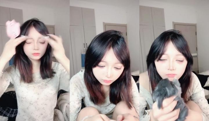 娇小的美少女【小围呐】美乳萝莉 无毛嫩穴 大黑牛自慰 假鸡巴插菊花 各种自慰 流白浆 真想内射