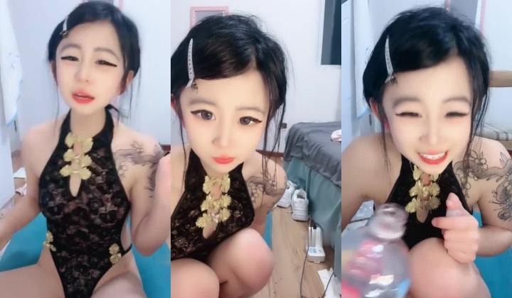 超嫩顶级学妹【小祺饿了】下海福利，身材娇小无敌美鲍，自慰狂插~超级享受