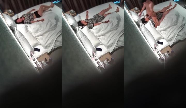 顶部白床合集378V，小姐姐们身材都棒棒滴，大学城附近，学生情侣居多