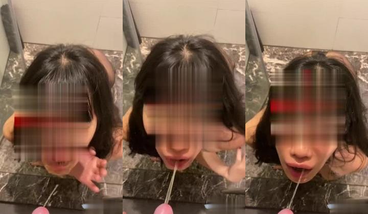 SM调教大神『mugoujiao88 』调教母狗喝尿圣水 羞辱淋尿，穷人眼中的女神在金主爸爸面前