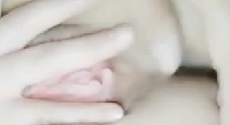 戴眼镜萝莉主播勾搭貌似很饥渴的网约车司机车震 和网友互动对白有趣
