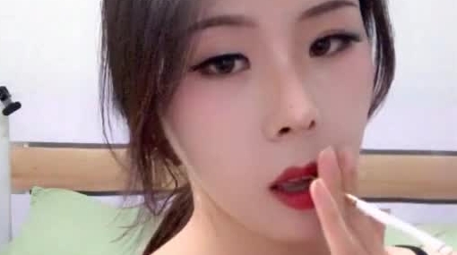 颜值不错大红唇妹子情趣透视装自慰 自摸道具JJ口交跳蛋震动翘着屁股抽插