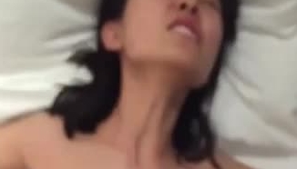 极品小少妇 十足反差婊，在家中客厅就忍不住吞食大屌了，激情啪啪啪，无套猛艹