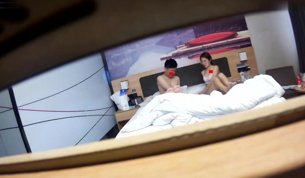 湖景房等三个不同珍藏绝版房间 ，三对不同情侣做爱，都是珍藏绝版房间，具有代表性