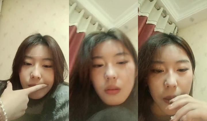 05年大学生下海，温柔内向，年底的精品美女不少，【一天八顿饭】，年轻就是嫩，家里面尽情展示，极品