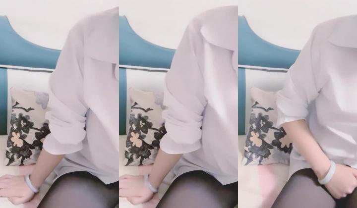 重磅核弹！美女【拉闺蜜下海】高颜值少妇，御姐风骚正当时，家中跟几个男人来回操，无套内射好精彩！