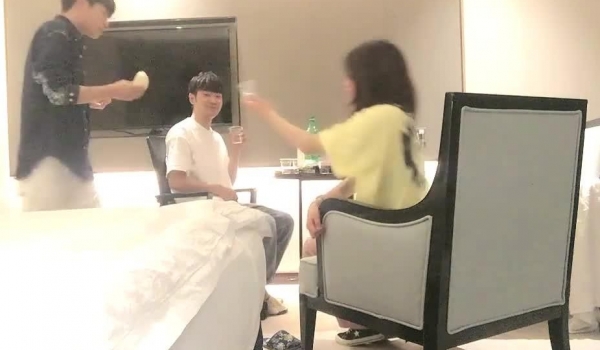 真实酒店灌醉 【91约妹达人】 泡良达人劲爆新作 良家漂亮小姐姐 酒店喝吐了 脱光浴室啪啪 美乳