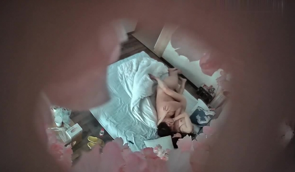 典型好白菜让猪拱身材纤细娇小美女与四眼胖男开房连打2炮女上位自己动美女老猛了看不出这么骚