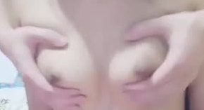 网红美女道具自慰男女喷 一多精彩大秀，露脸黑丝淫语，多体位抽插无套爆操，体位射精干瘫了