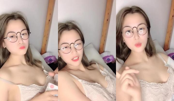 高颜值女神 极品美胸 道具自慰 高潮喷水