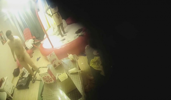【酒店摄像头】乐橙，多房型，性感情趣挑逗，各种挑逗，一阵猛操射精后，还拿着手机对着BB拍照