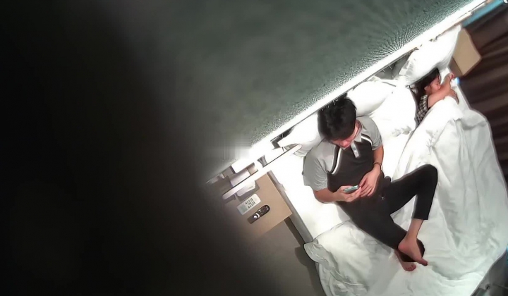 顶部白床合集378V，小姐姐们身材都棒棒滴，大学城附近，学生情侣居多