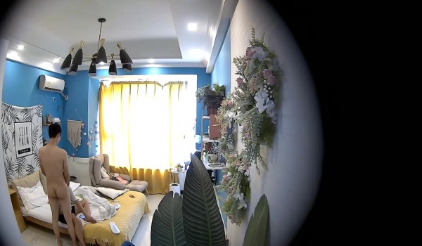 360摄像头偷拍万达酒店公寓性瘾很大的哺乳期少妇刚给孩子喂完奶就和眼镜男啪啪