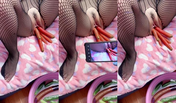 电报群最新流出调教大神【宇轩】的淫荡骚妻母狗私拍各种性事~扩张异物插入3P肛交各种极限操作