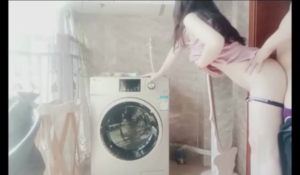 【乱伦家庭】弟弟游手好闲撞见姐姐穿着性感睡衣心生歹意！强上要操！姐姐强烈反抗！