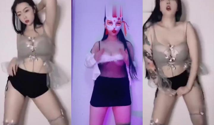 快手福利~巨乳骚妹小仙女【欣妹妹】骚舞巨乳摇12V合一，把乳头都蹦出来了，这对乳房真是鲜啊，配合