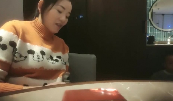 【良家故事】，跟着大神学泡良，颜值清晰度比之前好，喜欢大黑牛的漂亮姐姐，掩饰不住的骚，话术一流我
