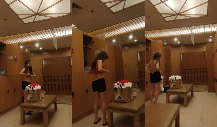 最新流出坑爹女主播【少女时代】潜入洗浴会所更衣室高清偷拍几位少妇，颜值和身材一级棒