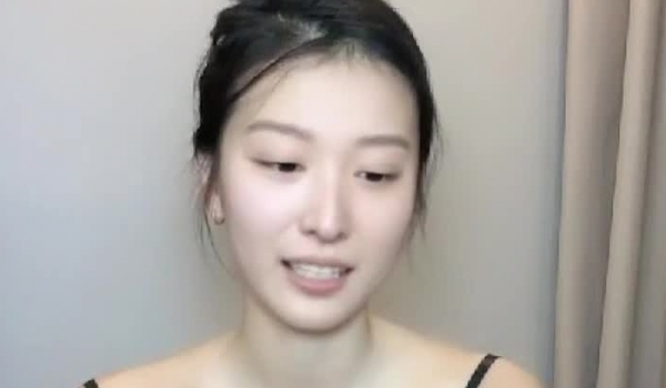 清纯女神，【蜜桃淳】，神似江疏影，温婉佳人不开美颜，一点也不吝啬，大尺度三点
