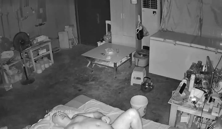 家庭摄像头入侵真实偸拍两口子日常啪啪啪合集 无论何时何地只要有机会都是战场 最佩服在店里打地铺曰