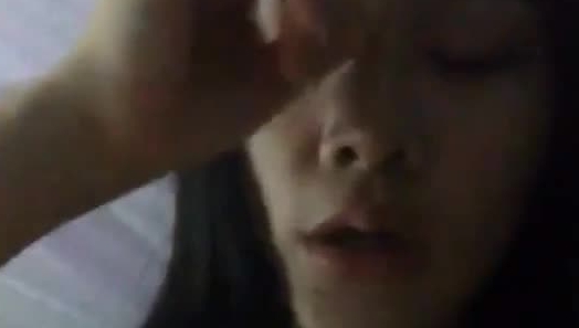 宅男撸管福利嘿呦直播大奶妹说自己的水是咸咸的