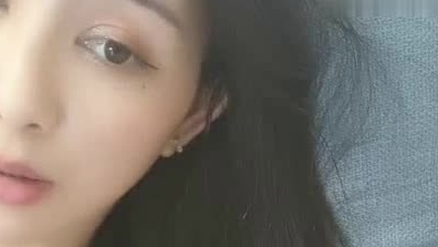 能喷奶的漂亮小少妇主播『辛巴教主』肉丝黑裙摸穴揉奶 孩子哭声都可以听到为挣奶粉钱拼了