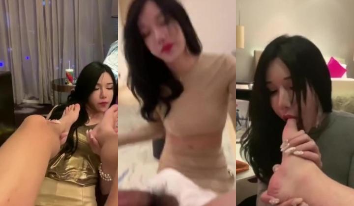 【精品流出】高颜网红脸美艳女神 土豪高价一对一视频裸聊远程对着屏幕上发骚的美女撸管射出来