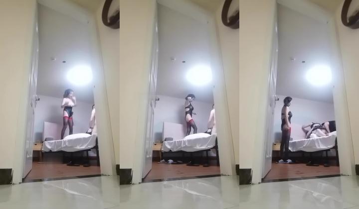 【大奶熟女】，红灯区熟女，【惠子阿姨】双女伺候小伙足交PAPA舔丝足，高跟鞋足交