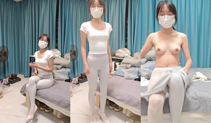 ️【S级泄密】白裙白衣白鞋超清纯眼镜学生妹，高价定制自拍，一件件脱光自慰特写蜜穴美乳，反差感拉满