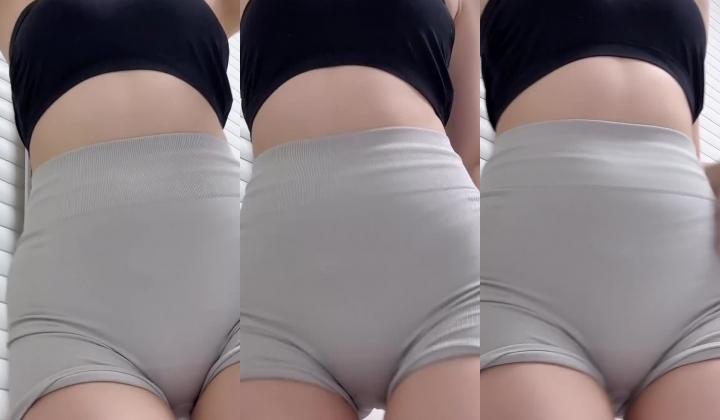 快手颜值嫩妹【小螃蟹老师】好身材大长腿,裸舞诱惑,大尺度掰逼展示,好茂盛的逼毛,性欲旺盛