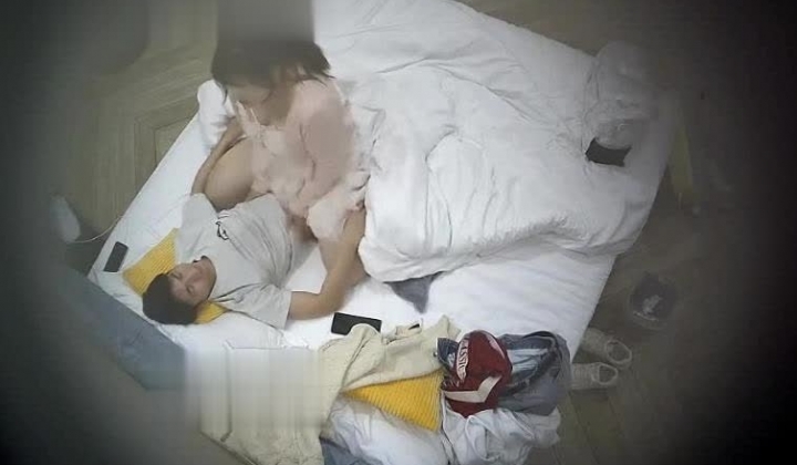 酒店偷拍大奶学妹喜提毕业证书和男友开房庆祝让男友用手指插穴忍不住激情操逼