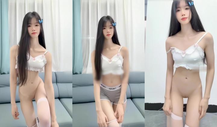 抖音颜值嫩妹【快乐土豆】好身材大长腿,极品无毛穴,挫逼自慰,掰逼怼脸展示,道具自慰高潮