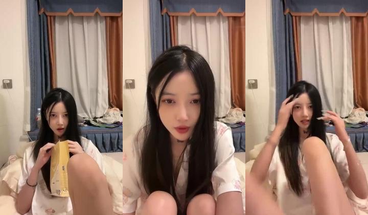 ️顶级校花女神【小蝴蝶会飞】女神妖娆~逆天大长腿~极品翘臀~道具狂插