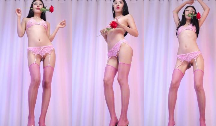【红玫瑰舞团】异域风情骚气小美女『KK』双视角透视裸舞 各种性感内衣激情顶逼秀