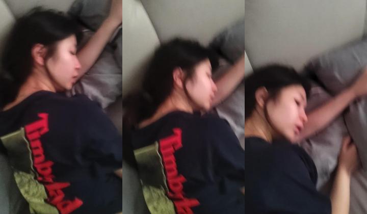 湖南反差女大 白天甜美自拍 晚上后入骑乘猛力摇着肥臀双手抓着肉臀后入狂操到身体前后剧烈晃动