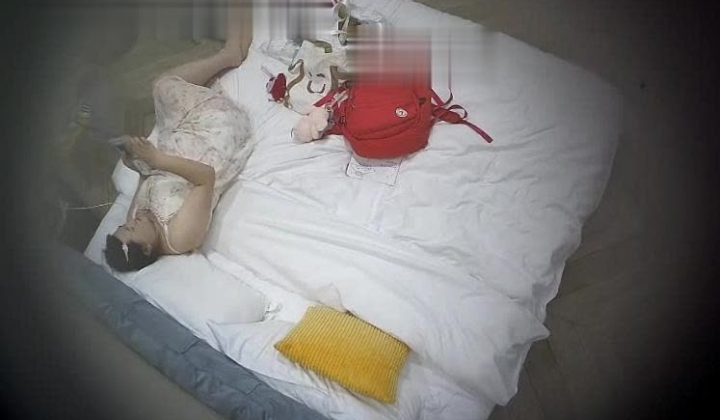 酒店偷拍大奶学妹喜提毕业证书和男友开房庆祝让男友用手指插穴忍不住激情操逼