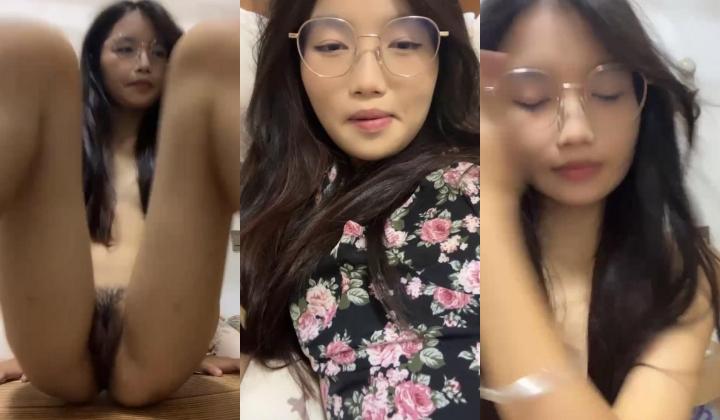 ️正宗大学生宿舍直播【困困兔】道具狂插流白浆，眼镜妹，室友睡着偷偷脱光，身材不错诱人