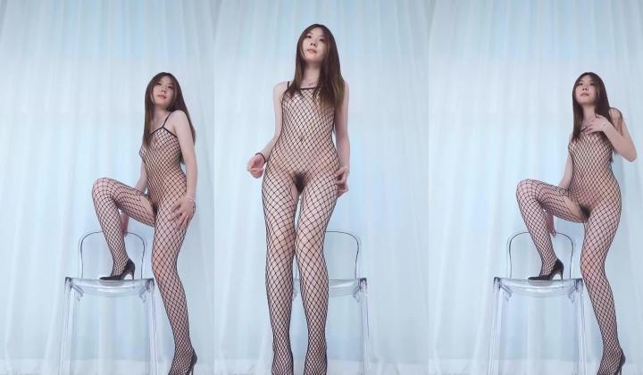 【king8舞团】纯情美模『花花』激情裸舞 羞涩新人热情摇摆很是可爱