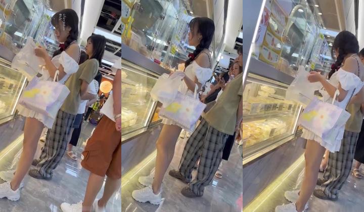 街拍抄底大神『KFC』全是青春靓妹好看的小姐姐