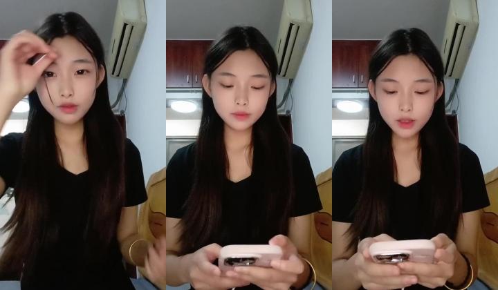 ️正宗校花【小草莓真好吃】前凸后翘~发育超好的极品学生妹