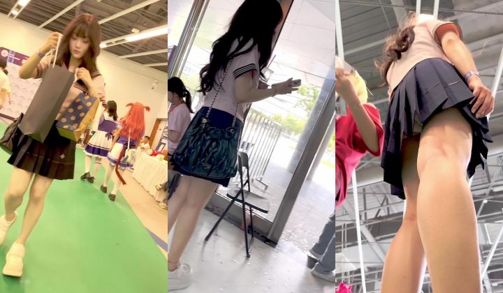 【KFC】水手服JK学生妹逛街走累蹲下相机直接塞进裙底贴逼CD