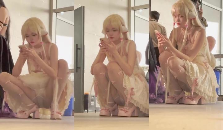 街拍抄底大神『KFC』全是青春靓妹好看的小姐姐
