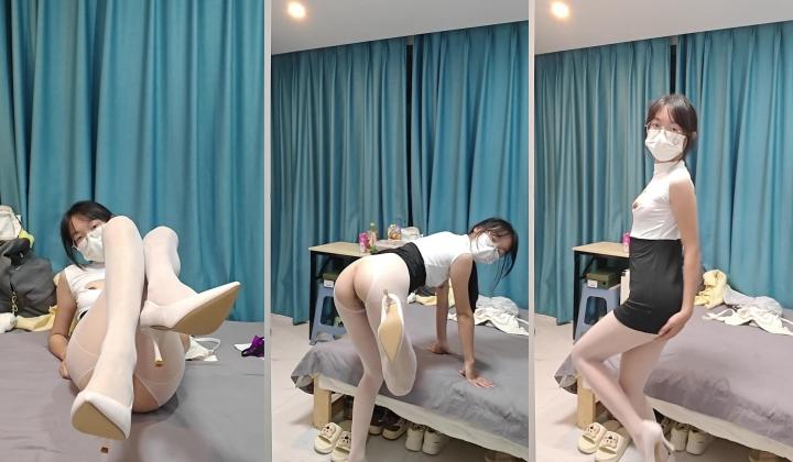 ️【S级泄密】白裙白衣白鞋超清纯眼镜学生妹，高价定制自拍，一件件脱光自慰特写蜜穴美乳，反差感拉满