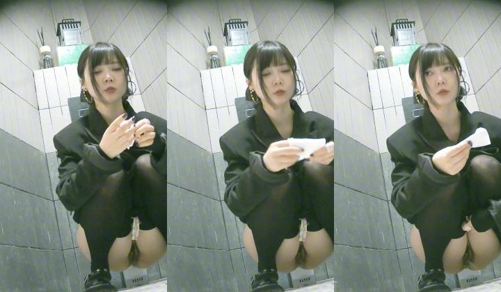 偷拍女公厕超多小姐姐方便，脸鲍同框，有美女