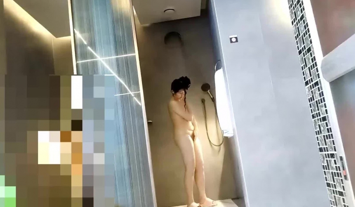 澡堂子内部员工偷拍多位好身材的美女洗澡、泡汤