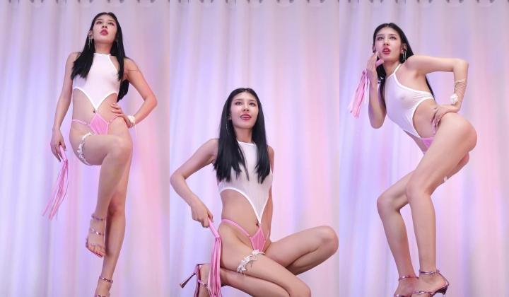 【红玫瑰舞团】异域风情骚气小美女『KK』双视角透视裸舞 各种性感内衣激情顶逼秀