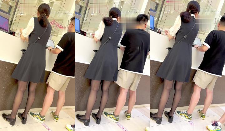 【KFC】化妆品前台靓女· ️穿着黑色骚丝袜带着大哥结账·蓝色小格子内裤