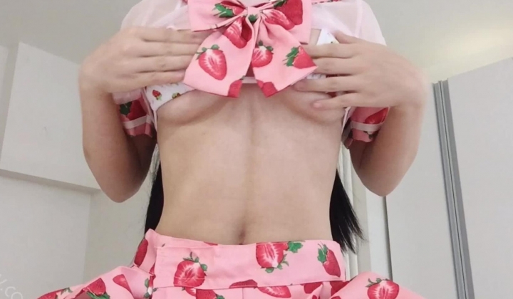 网红少女-怡和妹妹-会员福利群专享定制,情趣草莓齐逼小短裙