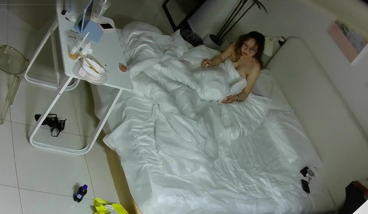 酒店偷拍女网红拍jk到包臀的转场视频的拍摄途中被摄影师狂操几次