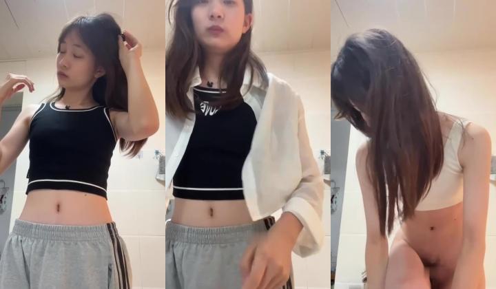 【反差泄密】可爱大眼贫乳小萌妹，自拍与性爱影图流出，冷白皮，完美露脸，真实刺激佳作必看